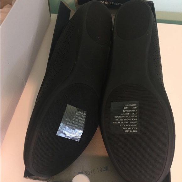 Croft and Barrow Flats 9.5 NWT - Picture 6 of 10